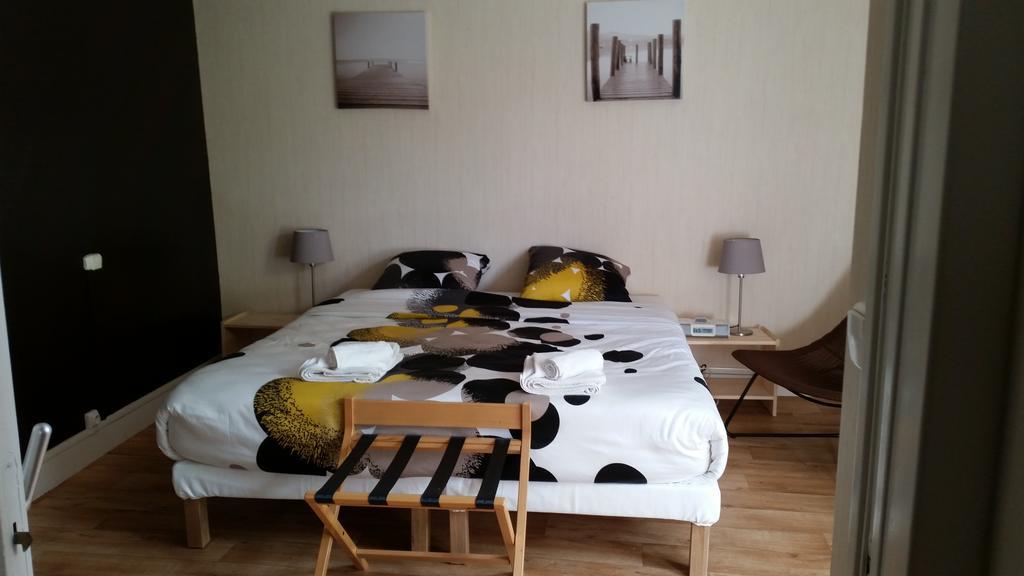 Les Gues Rivieres Bed & Breakfast Pujols  ภายนอก รูปภาพ