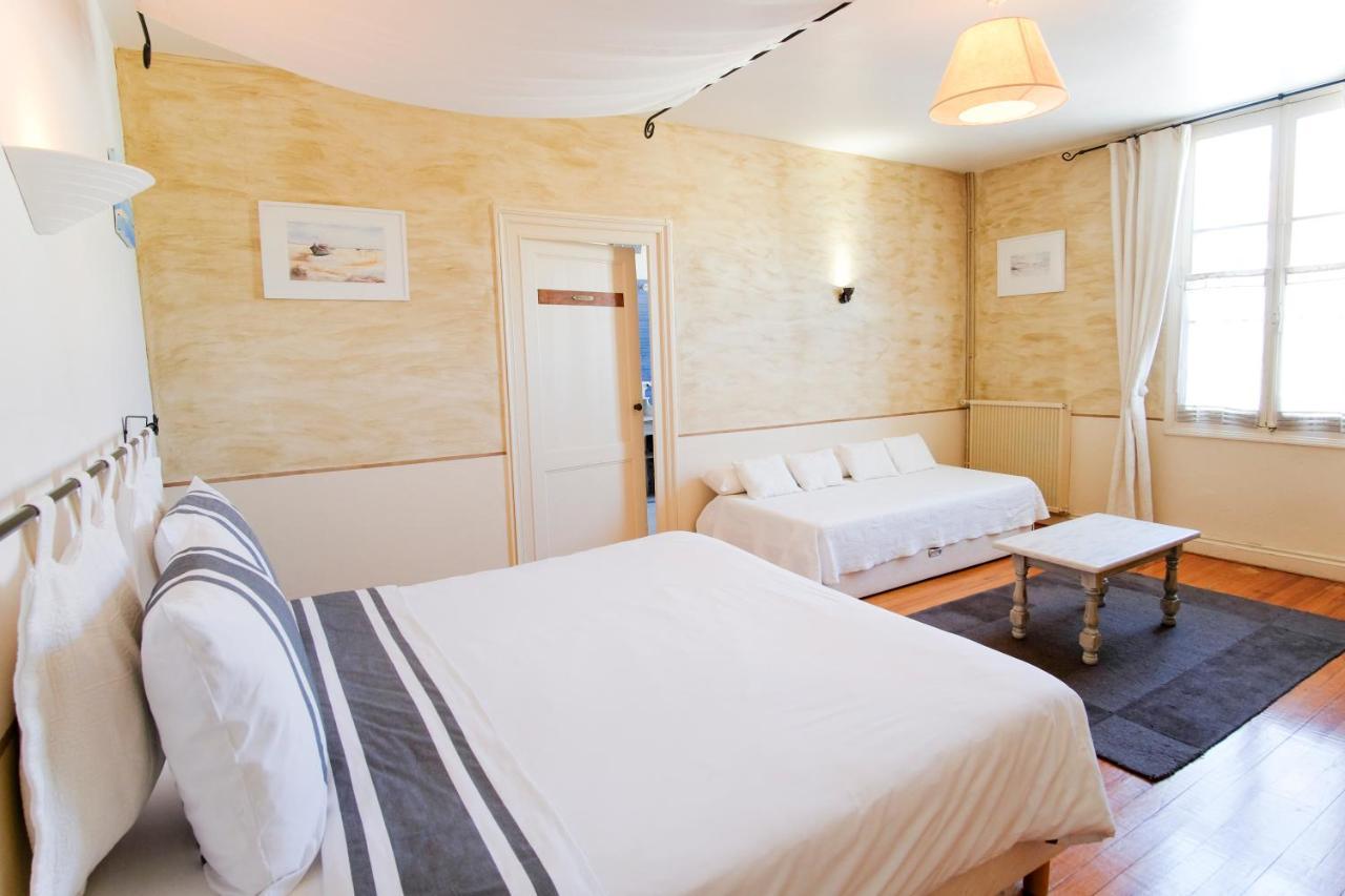 Les Gues Rivieres Bed & Breakfast Pujols  ภายนอก รูปภาพ