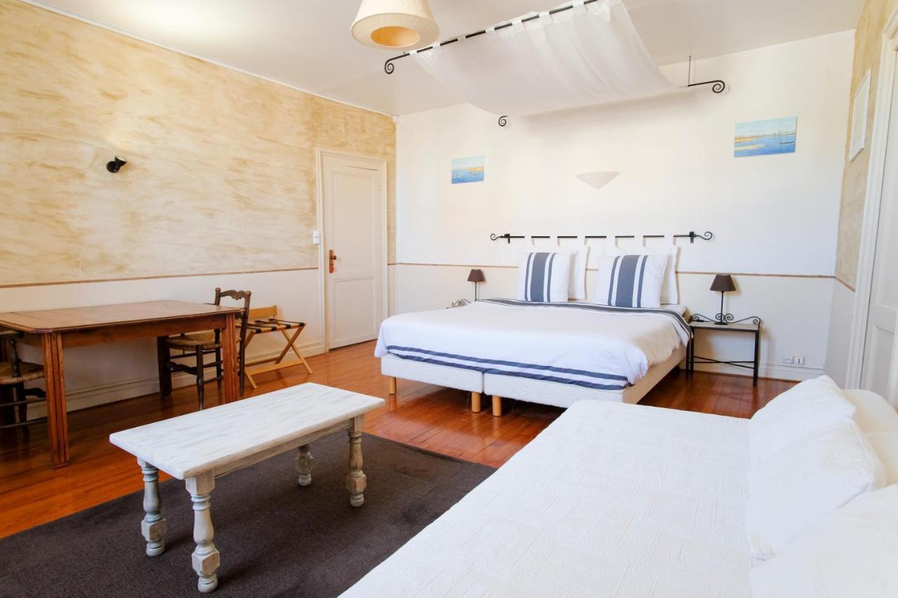 Les Gues Rivieres Bed & Breakfast Pujols  ภายนอก รูปภาพ